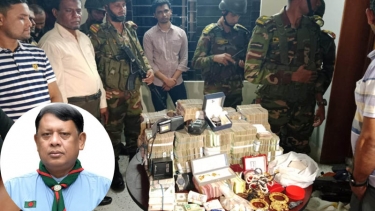 মোহাম্মদপুরে সাবেক সচিবের বাসায় বিপুল পরিমাণ দেশি-বিদেশি মুদ্রা