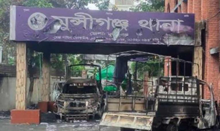 মুন্সীগঞ্জে লুট হওয়া অস্ত্র জমা দেওয়ার নির্দেশ