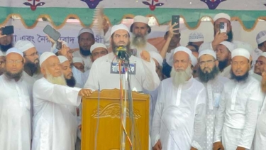 শেখ হাসিনার বিচার এই বাংলার মাটিতে করতে হবে: মামুনুল হক