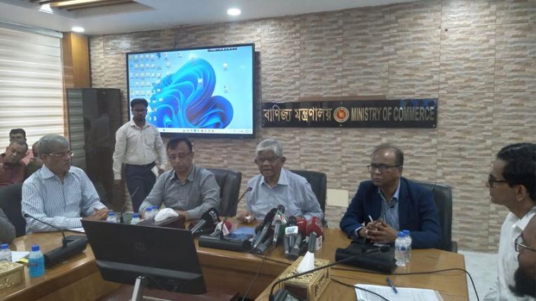 মুরগি-ডিমের দাম কমিয়ে আনার উদ্যোগ নেওয়া হয়েছে