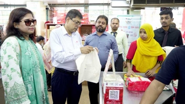 পলিথিন শপিং ব্যাগ বন্ধে ৩ নভেম্বর থেকে উৎপাদনকারীদের বিরুদ্ধে কঠোর অভিযান