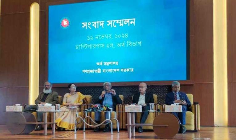 ভয়াবহ চ্যালেঞ্জের মুখে দেশের আর্থিক খাত: অর্থ উপদেষ্টা