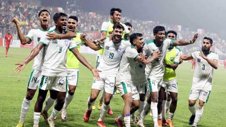 ২-১ গোলের জয়ে বছর শেষ করল বাংলাদেশ