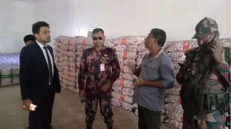 ভোমরা স্থলবন্দর এলাকায় ৩ মে. টন রসুন উদ্ধার