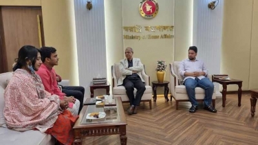 স্বরাষ্ট্র ও তথ্য উপদেষ্টার সঙ্গে ৭ কলেজ প্রতিনিধিদের বৈঠক