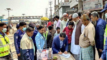 সোনারগাঁয়ে ফল দোকানসহ অবৈধ স্থাপনা উচ্ছেদ অভিযান