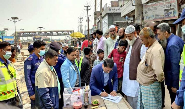 সোনারগাঁয়ে ফল দোকানসহ অবৈধ স্থাপনা উচ্ছেদ অভিযান