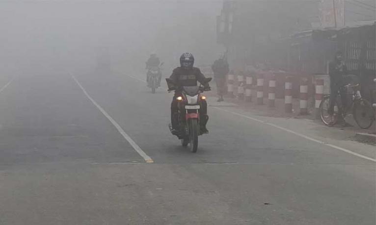 কুড়িগ্রামে সূর্যের দেখা নেই দুই দিন, পড়ছে ঘন কুয়াশা