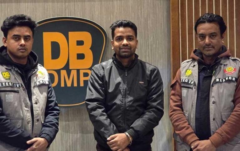 শিক্ষার্থীদের ওপর হামলা: বিজয় একাত্তর হল ছাত্রলীগ সভাপতি গ্রেপ্তার