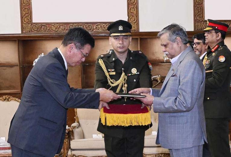 রাষ্ট্রপতির কাছে বাংলাদেশে নবনিযুক্ত জাপানের রাষ্ট্রদূতের পরিচয়পত্র পেশ