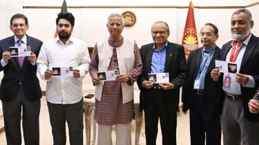 মাতৃভাষা দিবস উপলক্ষে স্মারক ডাকটিকিট অবমুক্ত করলেন প্রধান উপদেষ্টা