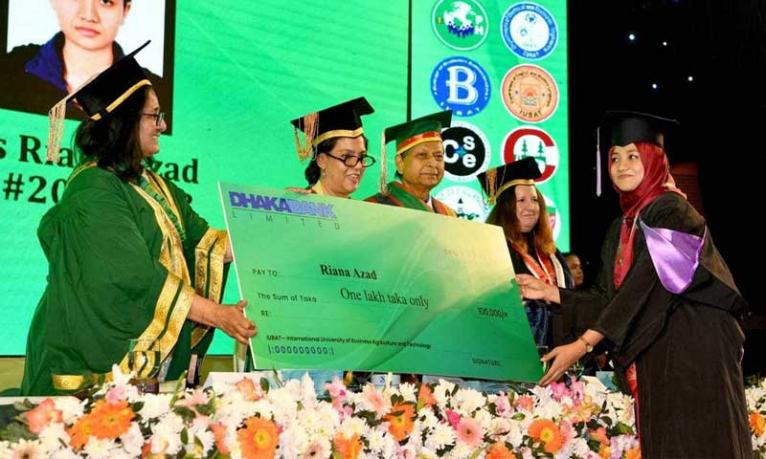 পরিবেশবান্ধব বাংলাদেশ গড়তে গ্র্যাজুয়েটদের উপদেষ্টার আহ্বান