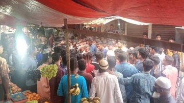 জামালপুরে জুম্মা নামাজের সময় মোবাইল মার্কেটে চুরি আটক- ১