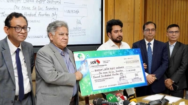 শ্রমিক কল্যাণ ফাউন্ডেশনে ১ কোটি ৬ লাখ টাকার চেক হস্তান্তর করলেন উপদেষ্টা নাহিদ ইসলাম