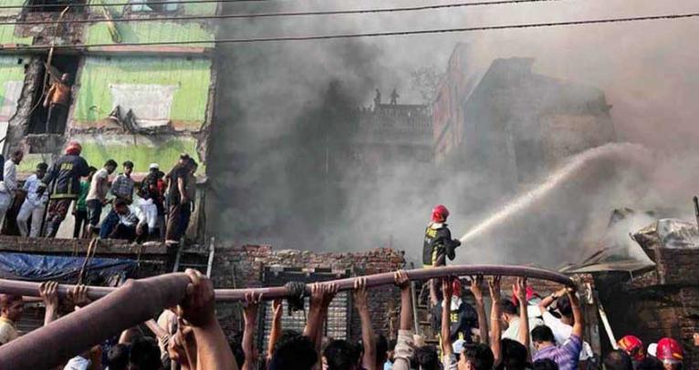 রাজধানীর ইসলামবাগে আগুন, নিয়ন্ত্রণে ৮ ইউনিট