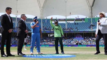 ভারতের বিপক্ষে টস জিতে ব্যাটিংয়ে পাকিস্তান