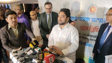 নতুন রাজনৈতিক দলে যোগদানের সিদ্ধান্ত চূড়ান্ত নয় : তথ্য উপদেষ্টা