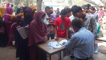 জামালপুরে এবার ভোটার নিবন্ধনে নতুনদের ব্যাপক সাড়া