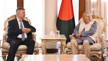 বাংলাদেশ নবায়নযোগ্য জ্বালানি ও কার্বন মার্কেটে বড় বিনিয়োগ আকৃষ্ট করতে পারে : প্রধান উপদেষ্টাকে জানালেন বিশেষজ্ঞরা