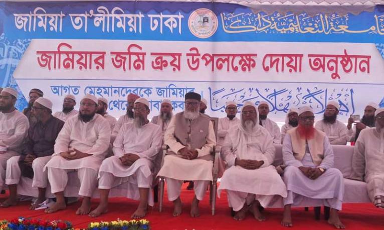 আধুনিক সেবার আওতায় আসছেন হজযাত্রীরা : ধর্ম উপদেষ্টা