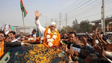 অস্ত্র মামলায় ১৭ বছরের দণ্ড থেকে খালাস পেলেন লুৎফুজ্জামান বাবর