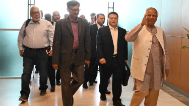 চীনের উদ্দেশে ঢাকা ছেড়েছেন প্রধান উপদেষ্টা