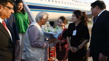 চীনে ড. ইউনূসকে লাল গালিচাসহ উষ্ণ অভ্যর্থনা