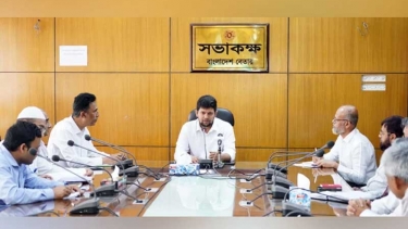 শ্রোতার চাহিদা অনুযায়ী বেতারের অনুষ্ঠানকে যুগোপযোগী করতে হবে: তথ্য উপদেষ্টা