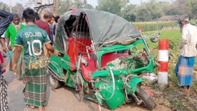 ময়মনসিংহে ট্রাক-সিএনজি সংঘর্ষে নিহত ৩