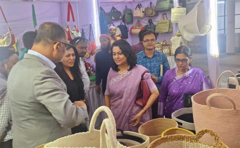 পলিথিনের ক্ষতিকর প্রভাব কমাতে পাটজাত পণ্যের ব্যবহার বাড়াতে হবে : পরিবেশ উপদেষ্টা