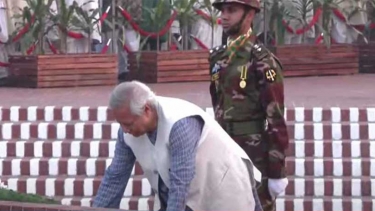 জাতির শ্রেষ্ঠ সন্তানদের প্রতি প্রধান উপদেষ্টার শ্রদ্ধা নিবেদন