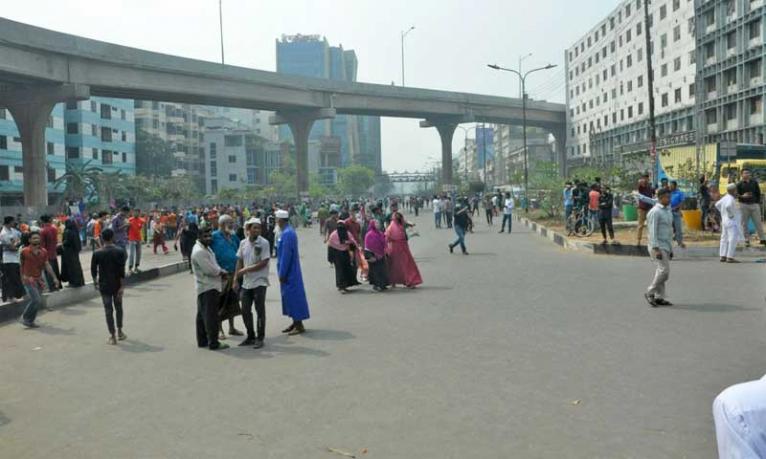 ৭ ঘণ্টা পর বনানীর সড়ক ছাড়লেন পোশাক শ্রমিকরা