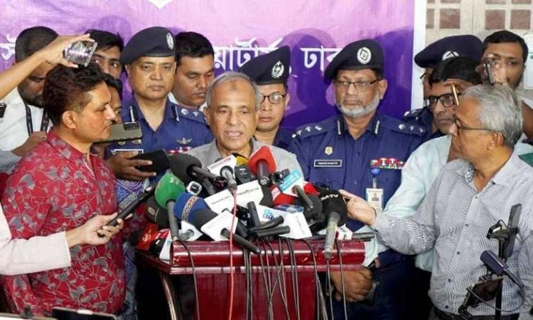 আইনশৃঙ্খলা রক্ষাকারী বাহিনী ছাড়া কারো অভিযান চালানোর অধিকার নেই: স্বরাষ্ট্র উপদেষ্টা