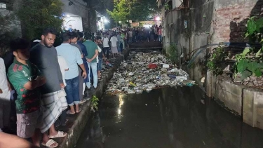 রিকশা উল্টে নালায় পড়ে নিখোঁজ ৬ মাসের শিশু