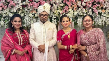 বিয়ে করলেন অভিনয়শিল্পী জামিল-মুনমুন