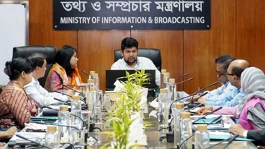 গুজব মোকাবেলায় তথ্য অফিসগুলোকে কাজ করতে হবে : উপদেষ্টা মাহফুজ