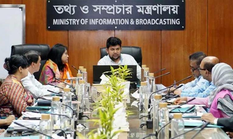 গুজব মোকাবেলায় তথ্য অফিসগুলোকে কাজ করতে হবে : উপদেষ্টা মাহফুজ