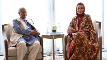 কাতারের আমিরের মায়ের সঙ্গে প্রধান উপদেষ্টার বৈঠক