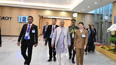 ব্যাংককে পৌছেছেন প্রধান উপদেষ্টা