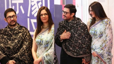 হাতে হাত রেখে প্রেমিকাকে নিয়ে প্রকাশ্যে আমির খান