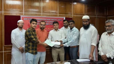 জুলাই গণঅভ্যুত্থানে বেরোবিতে আহত শিক্ষার্থীদের সম্মাননা সনদ ও চেক হস্তান্তর