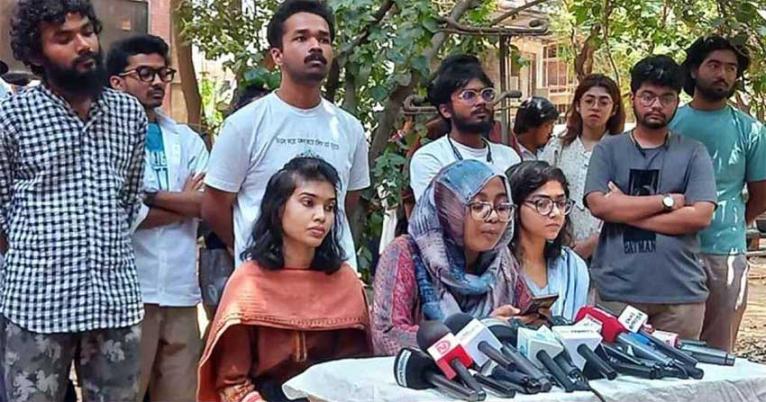 ‘মঙ্গল শোভাযাত্রা’-র নাম পরিবর্তনের কারণ জানতে চান চারুকলার শিক্ষার্থীরা