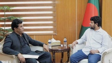 তথ্য উপদেষ্টার সঙ্গে পাকিস্তানের হাইকমিশনারের সাক্ষাৎ