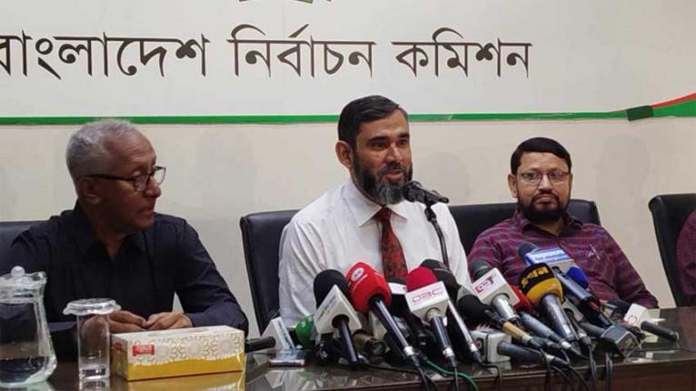প্রবাসীদের ভোটাধিকারে আজই অ্যাডভাইজরি টিম গঠন : ইসি সানাউল্লাহ