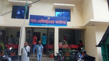জামালপুরে সরিষাবাড়ী সাব-রেজিস্টার অফিসে দুদকের অভিযান