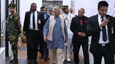 দেশে ফিরেছেন প্রধান উপদেষ্টা