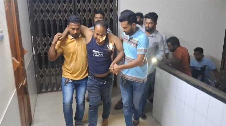 ইট দিয়ে সাংবাদিকের শরীরের বিভিন্ন অংশ থেঁতলে দিলো দুর্বৃত্তরা