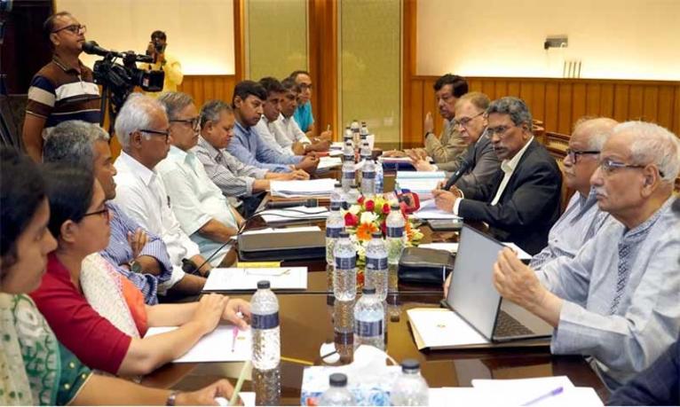 চব্বিশের গণঅভ্যুত্থানের আকাঙ্ক্ষাকে সুনির্দিষ্ট রূপ দিতে চায় কমিশন : আলী রীয়াজ