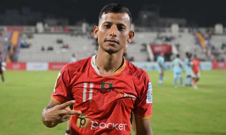ফাহিমের জোড়া গোলে আবারও আবাহনীকে হারাল বসুন্ধরা