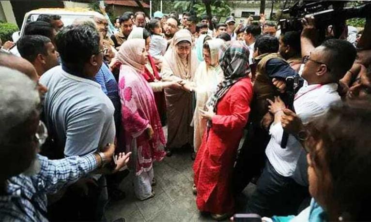 দেশে ফিরেছেন খালেদা জিয়া, বিএনপিতে উচ্ছ্বাস
